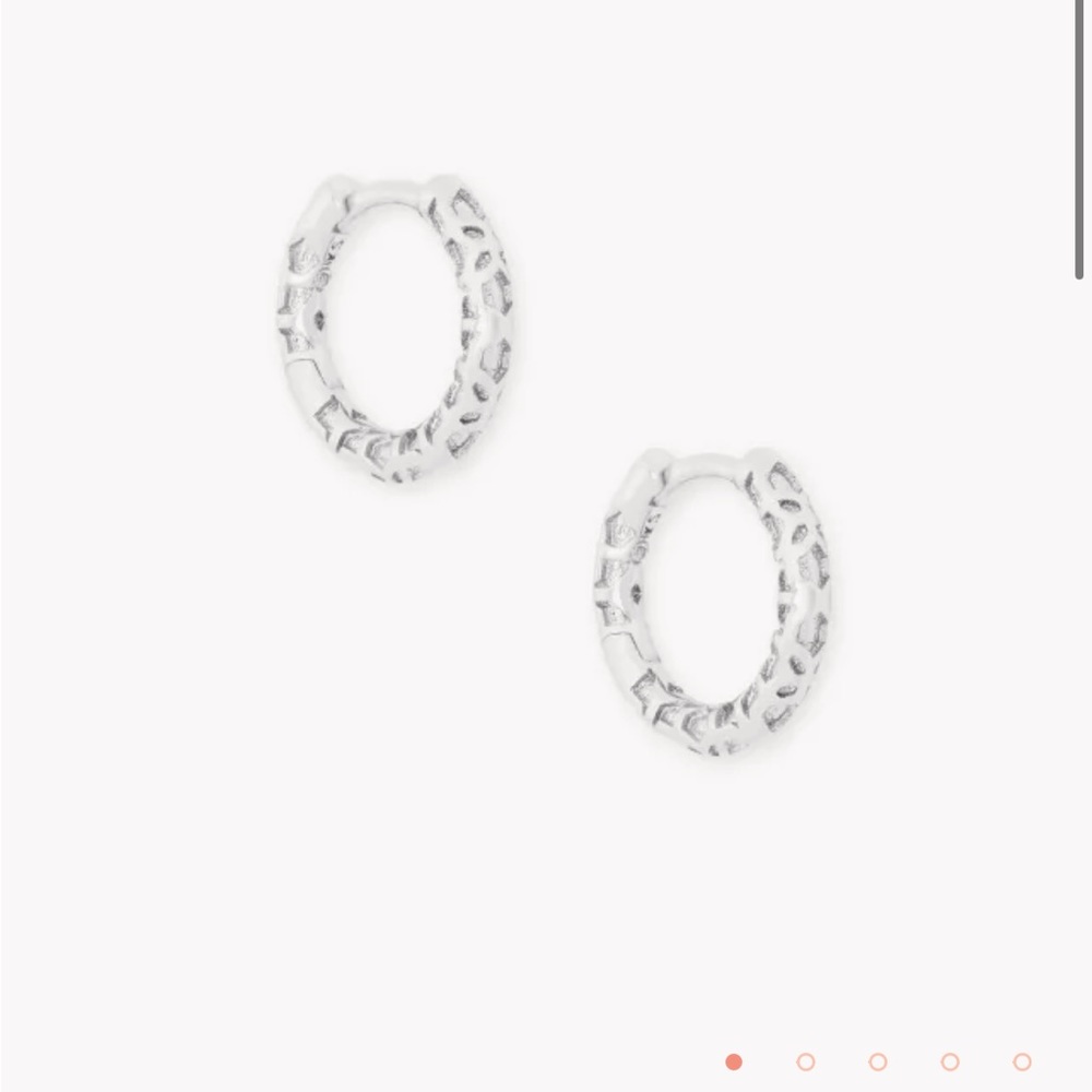Maggie Huggie Earrings in Silver Filigree